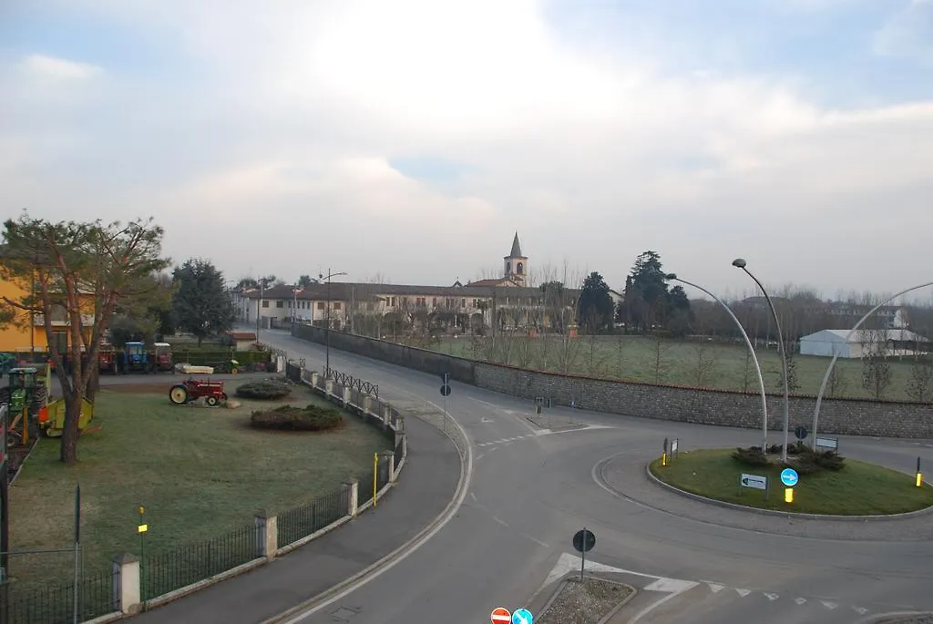 Albergo Ristorante Quadrifoglio Urgnano 3*,  Italy